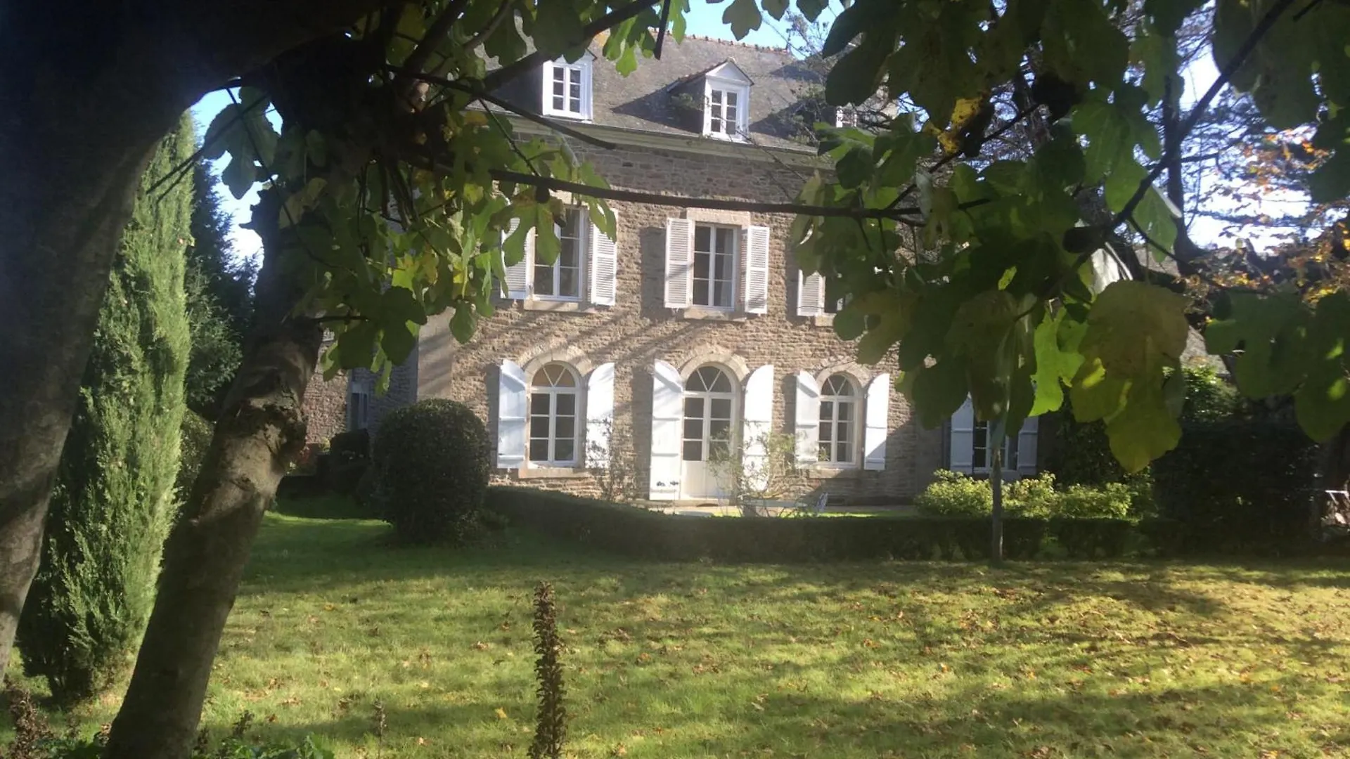 Une Grange En Bretagne Pleudihen-sur-Rance